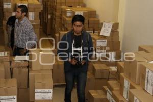 ELECCIONES . ENTREGA BOLETAS ELECTORALES