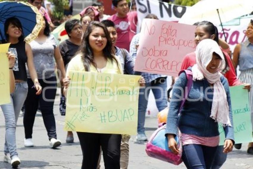 MANIFESTACIÓN FEET