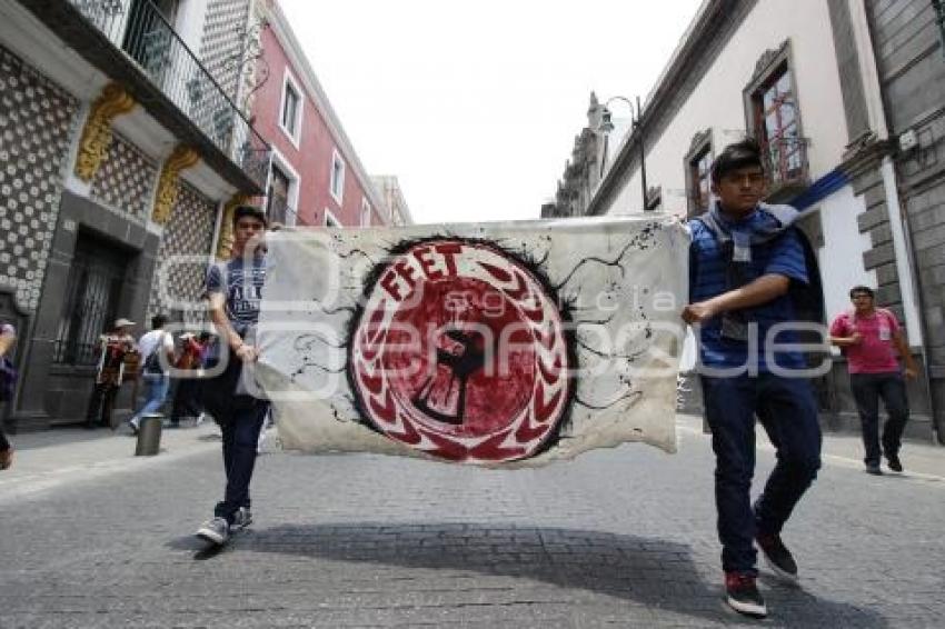 MANIFESTACIÓN FEET