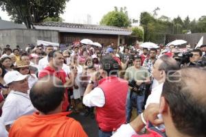 MANIFESTACIÓN PRIISTAS FRENTE CASA PUEBLA