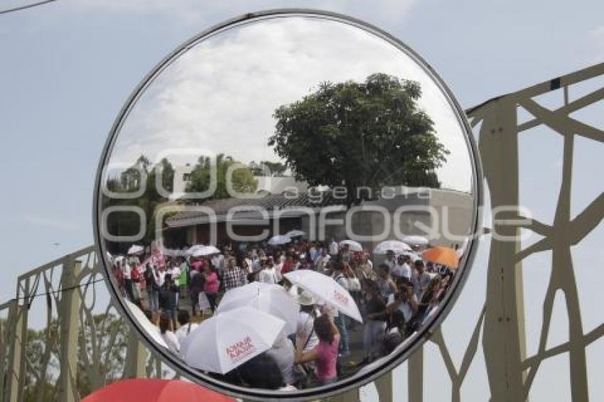 MANIFESTACIÓN PRIISTAS FRENTE CASA PUEBLA