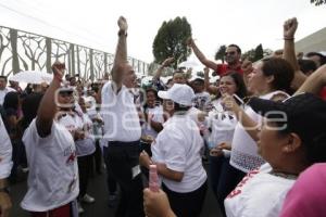 MANIFESTACIÓN PRIISTAS FRENTE CASA PUEBLA