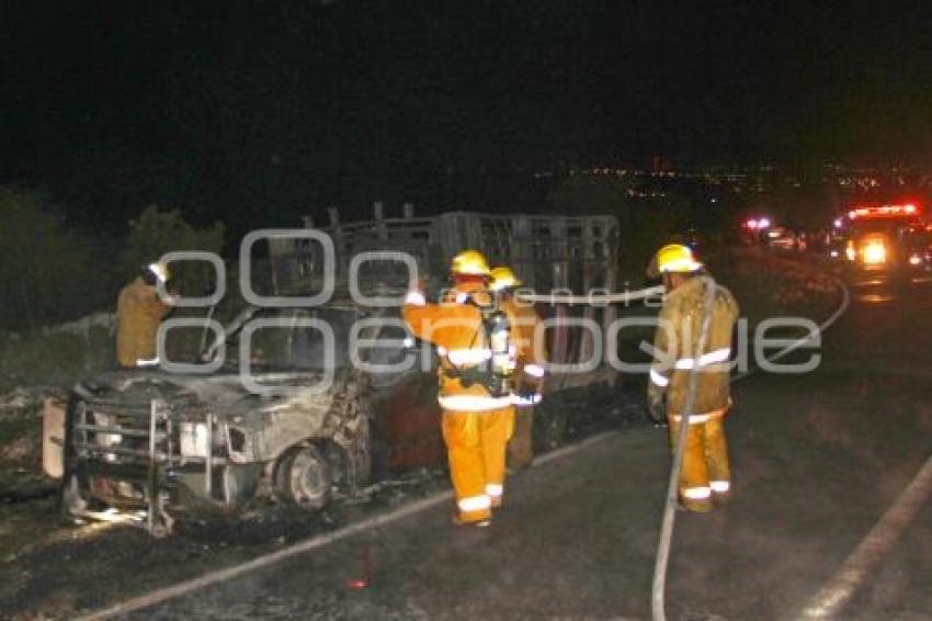 TEHUACÁN . INCENDIO DE CONTENEDORES