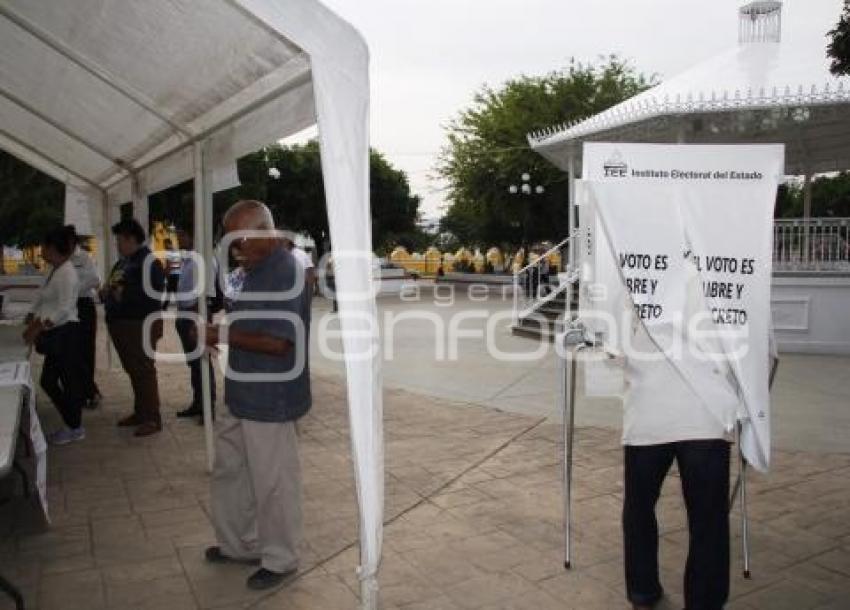 ELECCIONES . CASILLAS . ACATLÁN