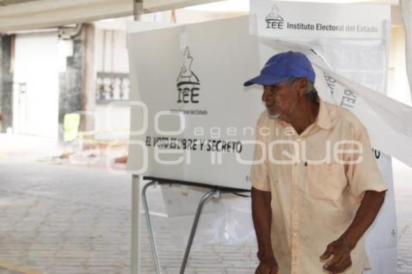 ELECCIONES . CASILLAS . ACATLÁN