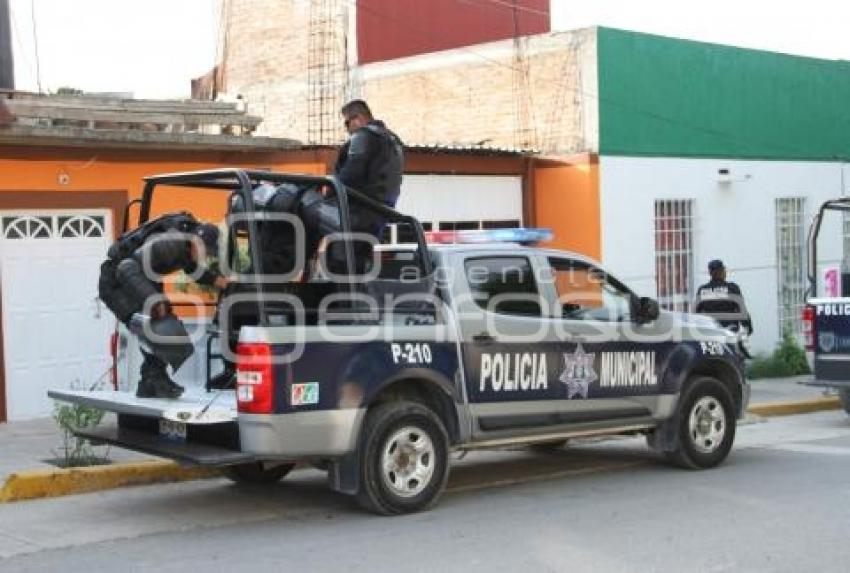 POLICÍA . TEHUACÁN