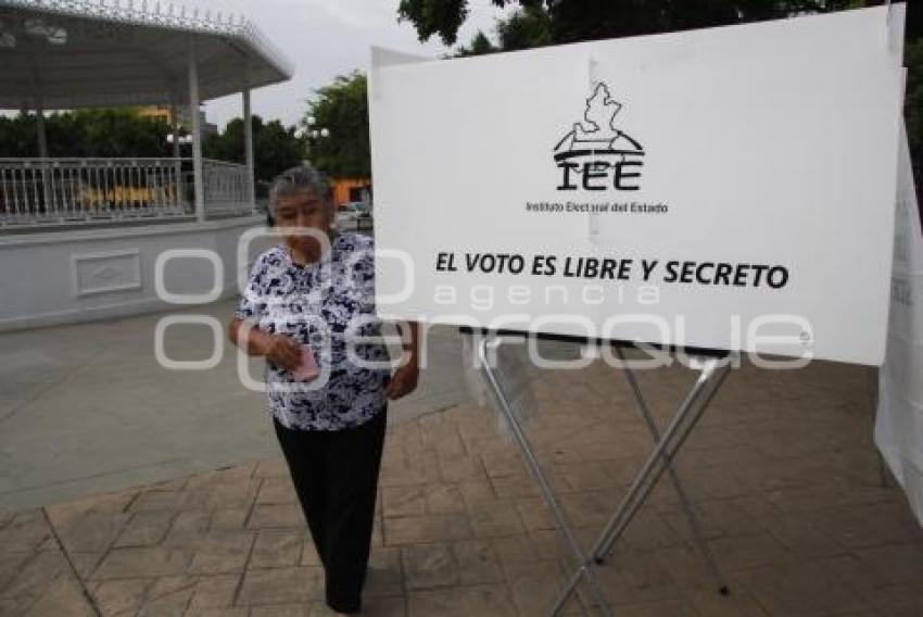 ELECCIONES . CASILLAS . ACATLÁN