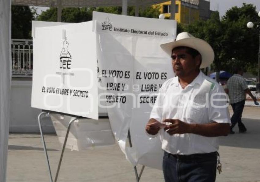 ELECCIONES . CASILLAS . ACATLÁN