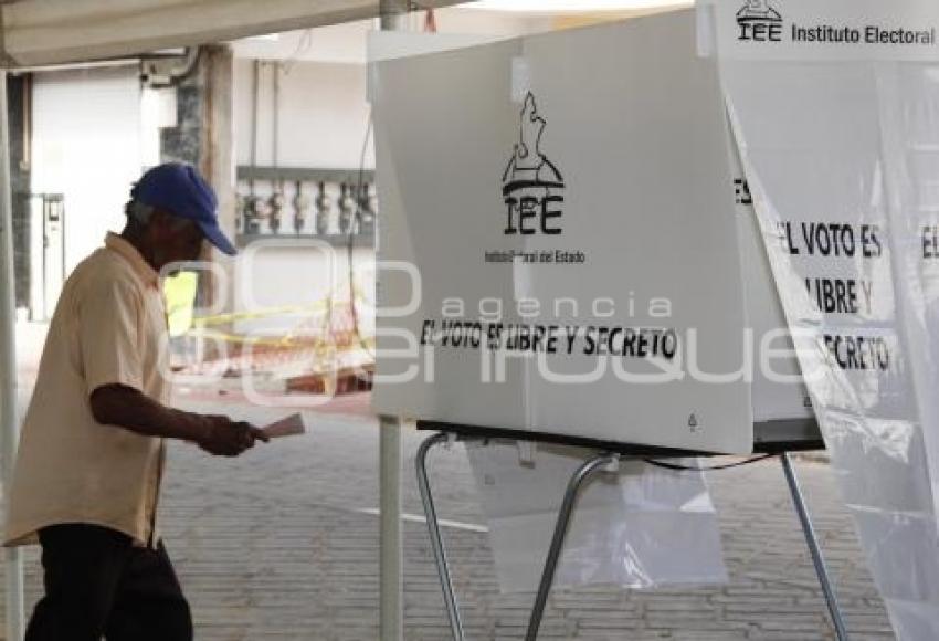 ELECCIONES . CASILLAS . ACATLÁN