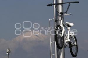 COLOCACIÓN BICICLETA BLANCA