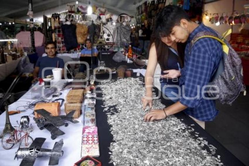 FERIA PLAZA DE LA DEMOCRACIA