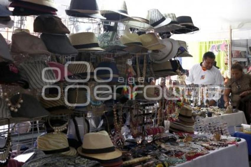 FERIA PLAZA DE LA DEMOCRACIA