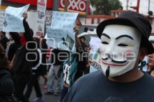 MANIFESTACION APOYA MAESTROS . TEHUACAN