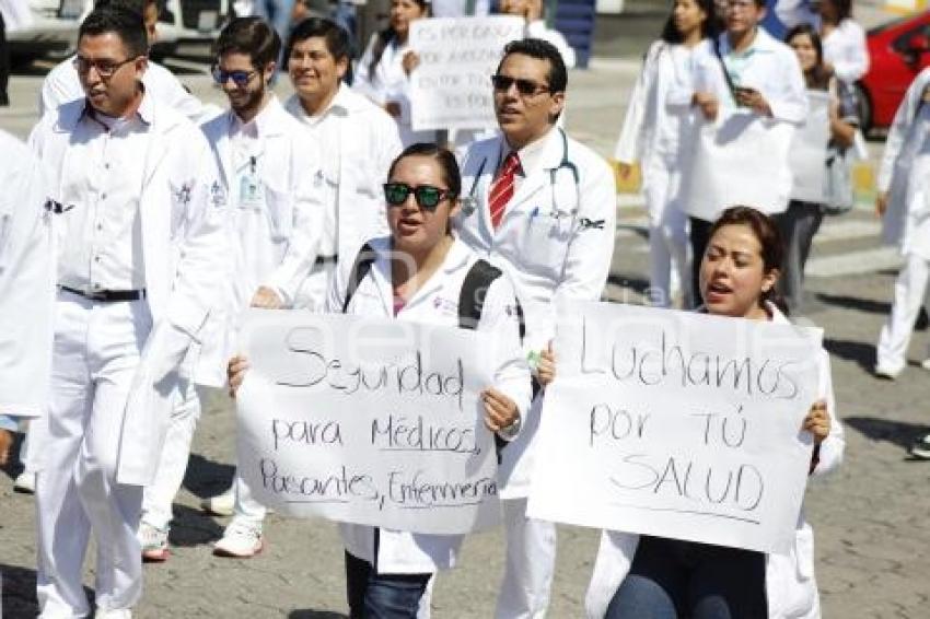 ESTUDIANTES DE MEDICINA MANIFESTACIÓN