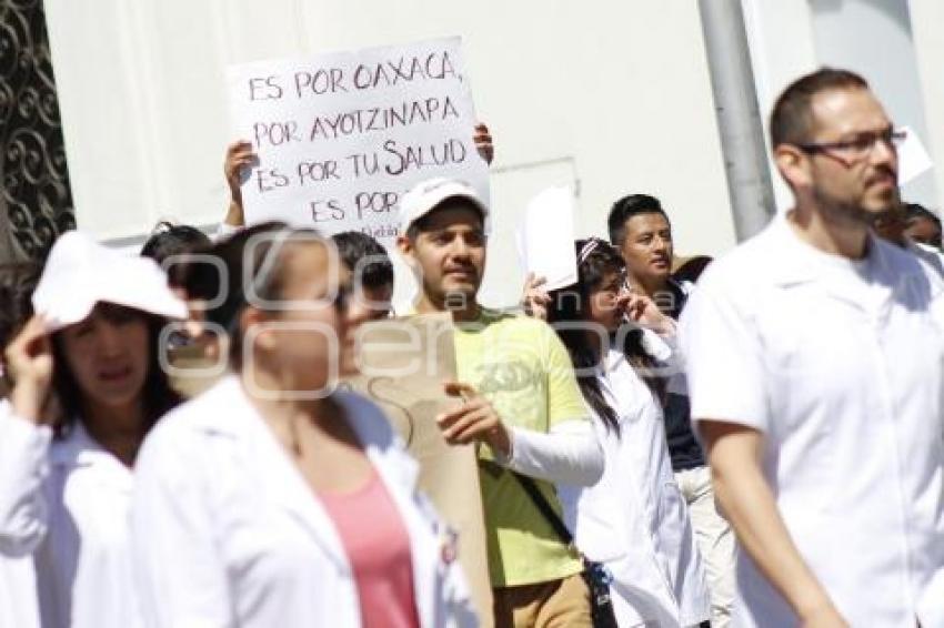 ESTUDIANTES DE MEDICINA MANIFESTACIÓN