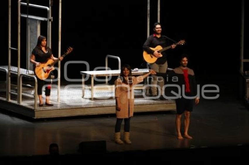 TEATRO . DUELE