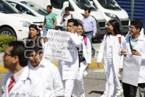 ESTUDIANTES DE MEDICINA MANIFESTACIÓN