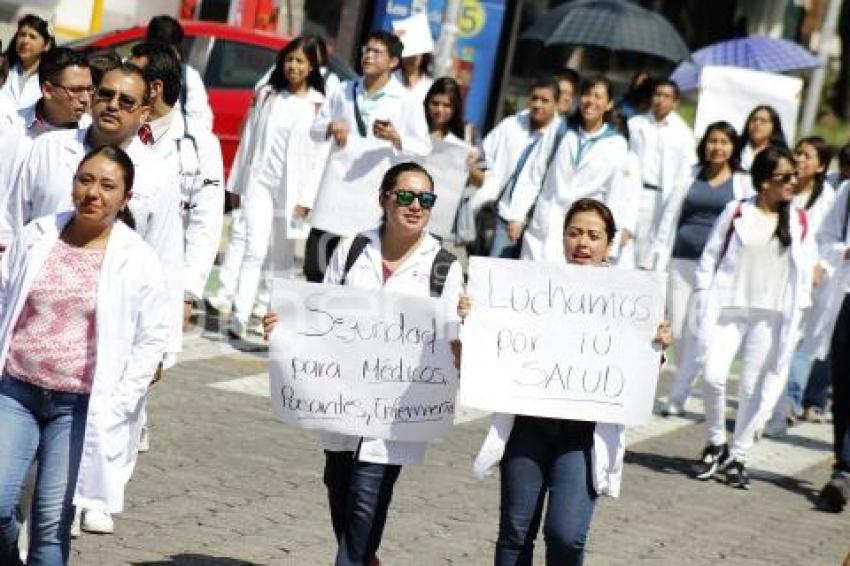 ESTUDIANTES DE MEDICINA MANIFESTACIÓN