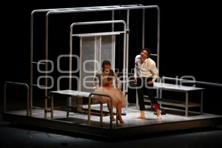 TEATRO . DUELE