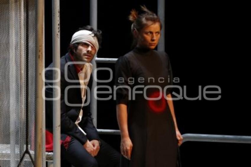 TEATRO . DUELE