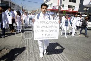 ESTUDIANTES DE MEDICINA MANIFESTACIÓN