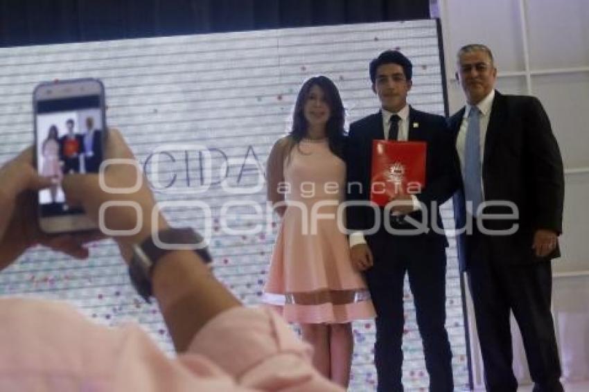 UIA . GRADUACION GENERACION 2016