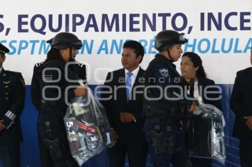 EQUIPAMIENTO POLICÍAS . CHOLULA