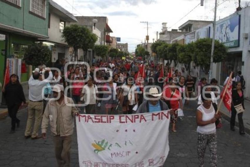 TEHUACAN. MANIFESTACIÓN MAGISTERIAL