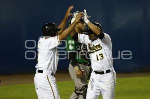 BÉISBOL . PERICOS VS DELFINES