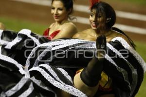 BÉISBOL . PERICOS VS DELFINES