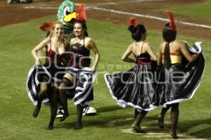 BÉISBOL . PERICOS VS DELFINES