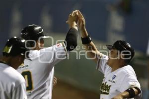 BÉISBOL . PERICOS VS DELFINES