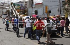 AMBULANTES CIERRAN CALLES . TEXMELUCAN