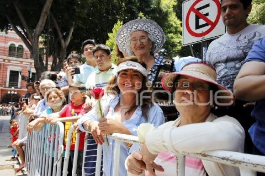 COMBATE DE FLORES