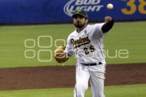 BÉISBOL . PERICOS VS DELFINES