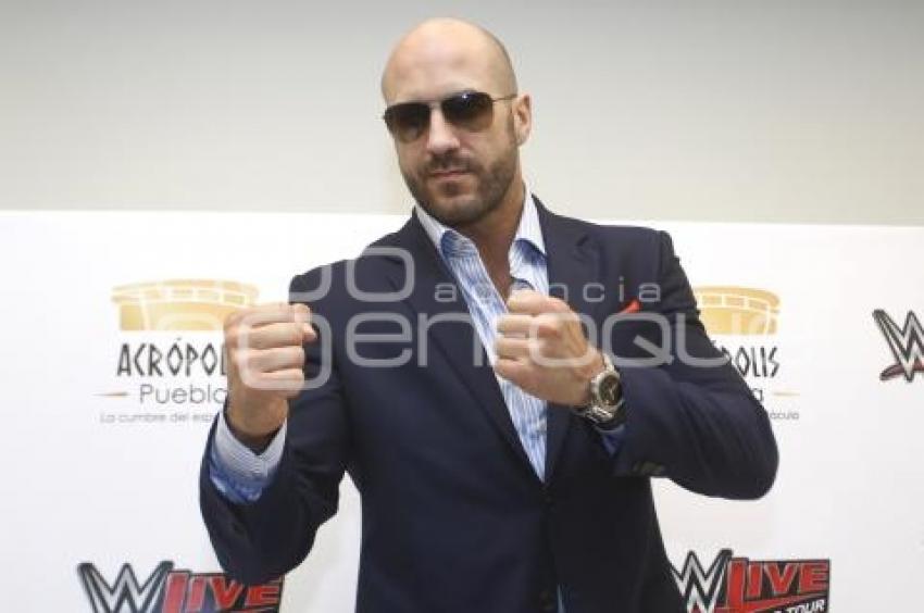 WWE LIVE . CESARO