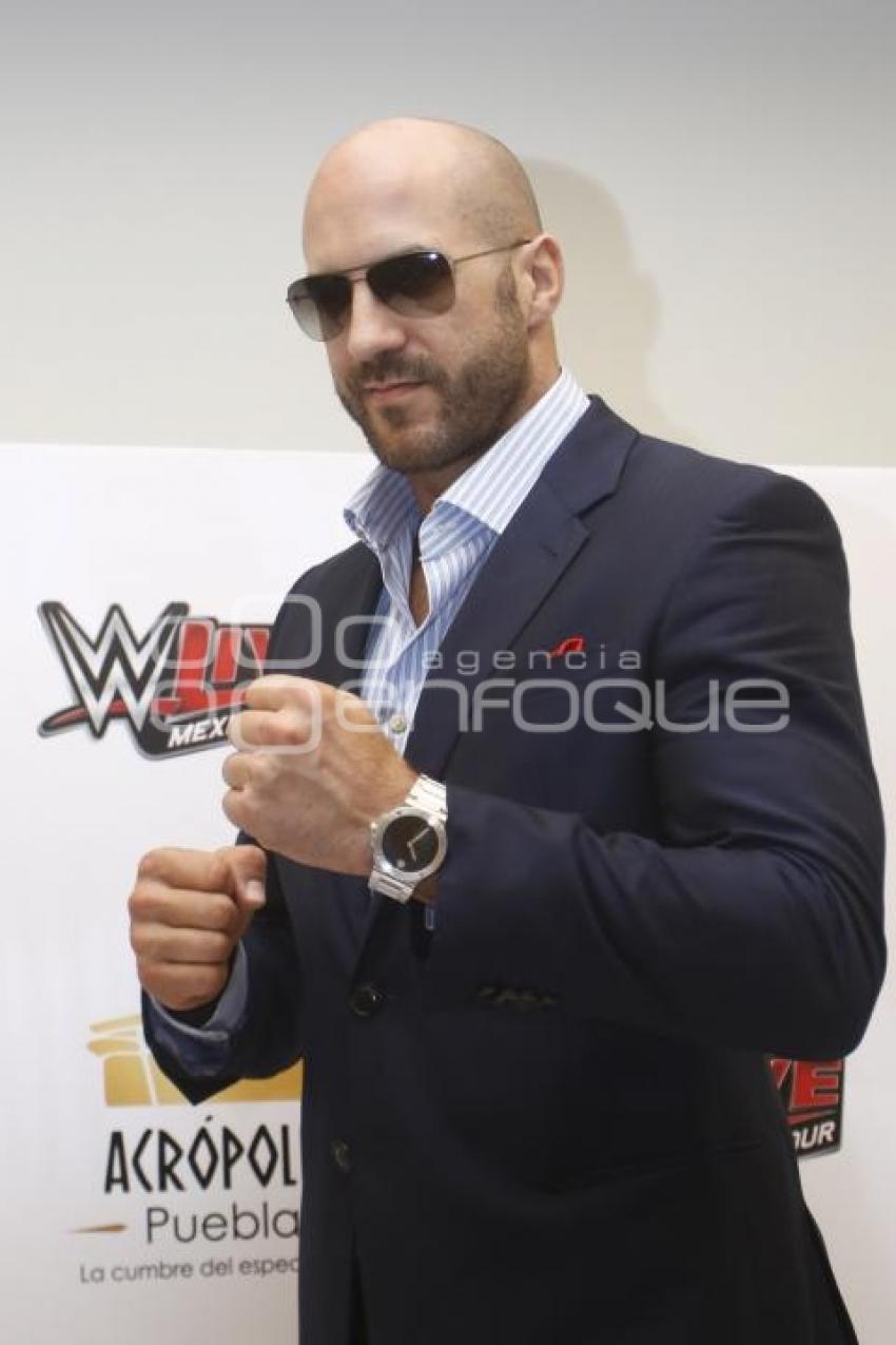 WWE LIVE . CESARO