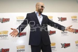 WWE LIVE . CESARO