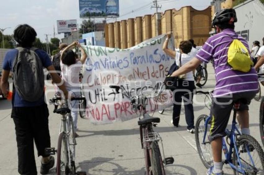 BICICLETA MONUMENTAL . CICLOVÍA HERMANOS SERDÁN