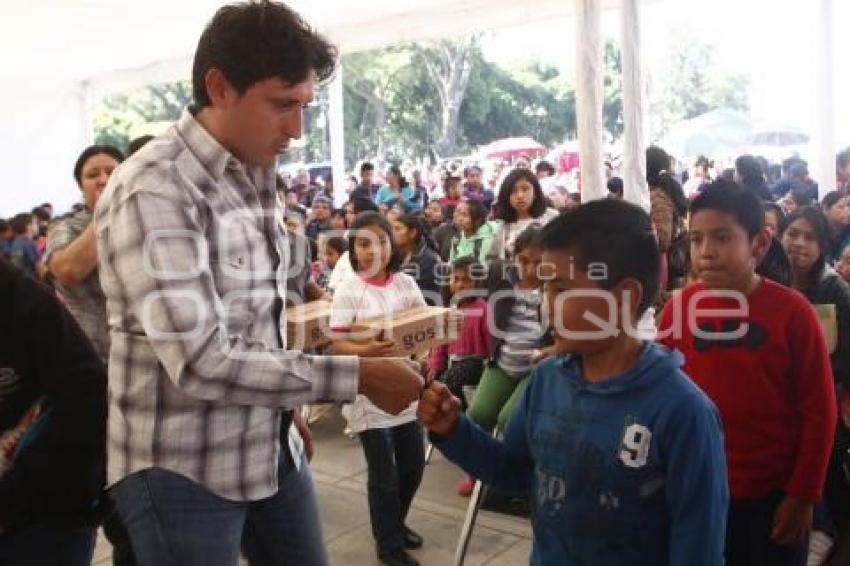 CIUDAD DE DIEZ . ENTREGA DE CALZADO