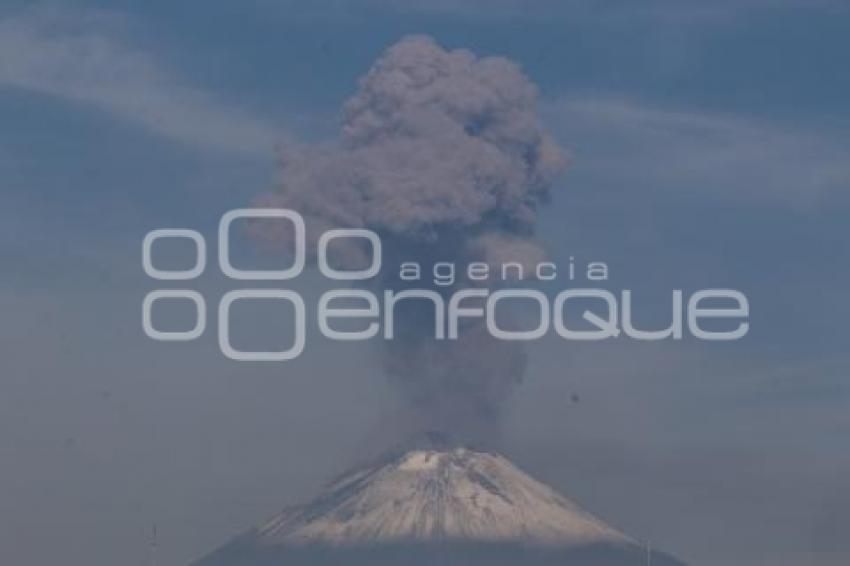 VOLCÁN POPOCATÉPETL . FUMAROLA