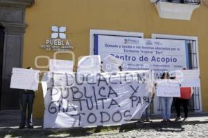 MANIFESTACIÓN PADRES DE FAMILIA TEHUACÁN