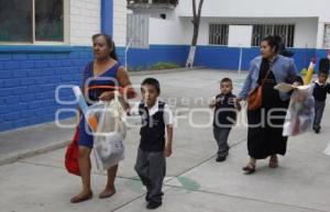 REGRESO A CLASES . ACATLÁN