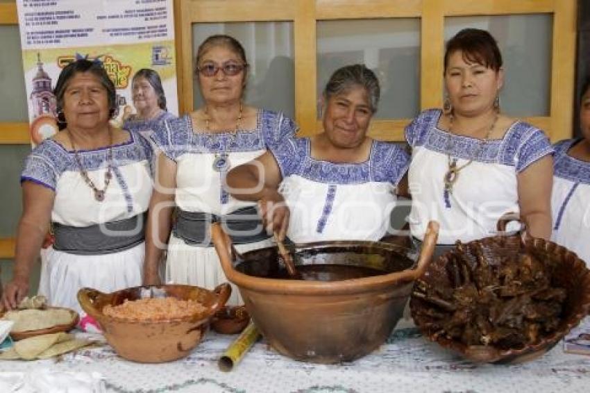 SAN LUCAS ATZALA . FERIA DEL MOLE