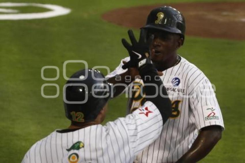 BÉISBOL . PERICOS VS LEONES