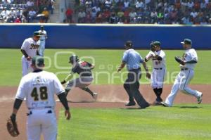 BÉISBOL . PERICOS VS LEONES