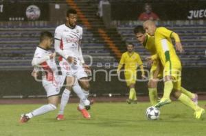 FÚTBOL . LOBOS VS LOROS