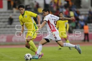 FÚTBOL . LOBOS VS LOROS