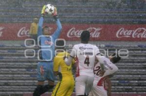 FÚTBOL . LOBOS VS LOROS