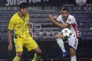 FÚTBOL . LOBOS VS LOROS